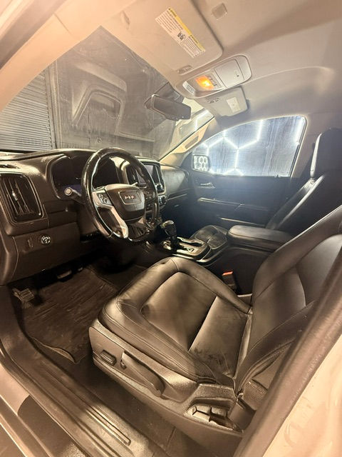 Thumbnail: 2017 GMC Canyon SLT