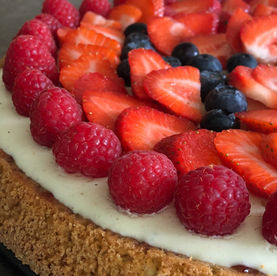 Puddingtorte mit Beeren