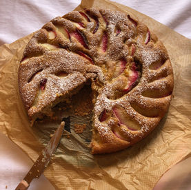 Saftiger Mandel-Nektarinenkuchen