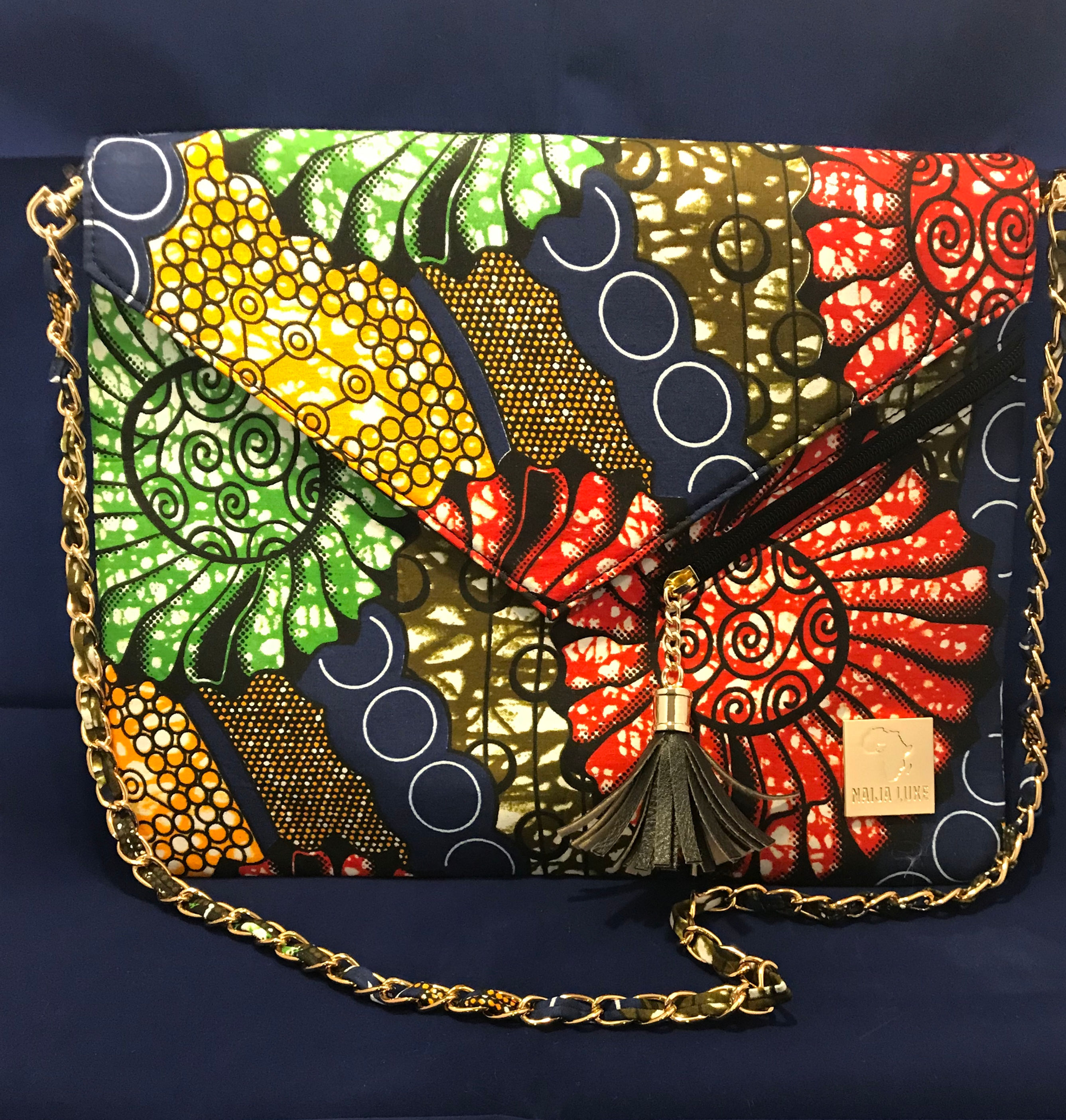 KWENTO ENVELOPE CLUTCH