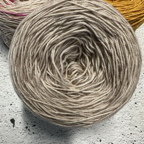 Balle de laiine Malou Fingering de couleur Sable de rivière