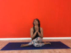 SitaKneePileLaugh2.jpeg