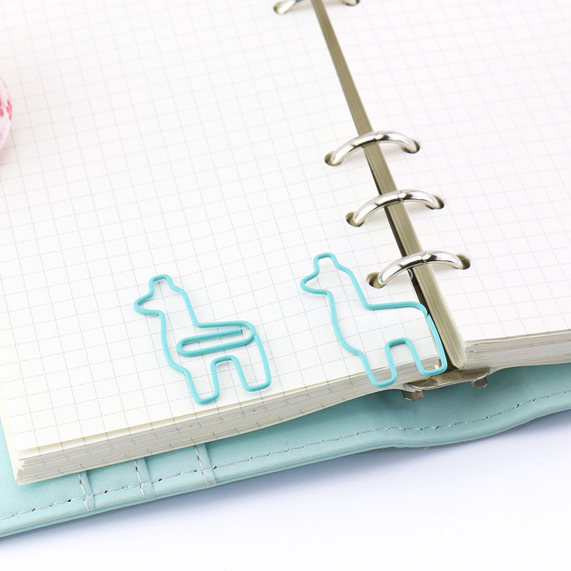 Thumbnail: blue alpaca paper clips