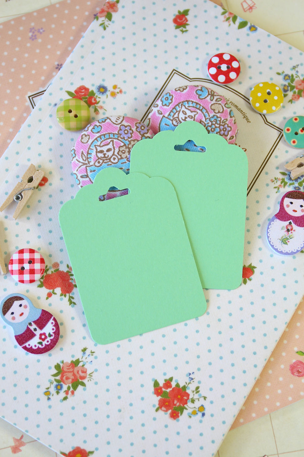 Thumbnail: mint green vintage series ornate scallop tags