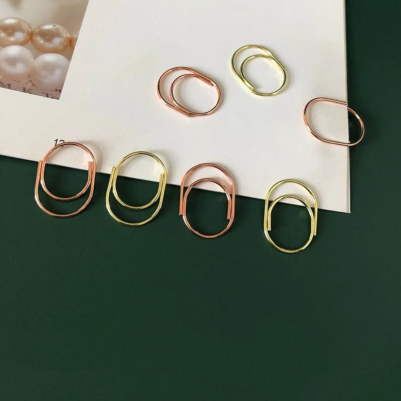 Thumbnail: gold fat paper clips