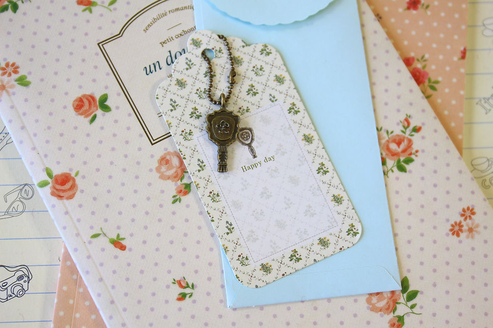 Thumbnail: fan charm and scallop gift tag