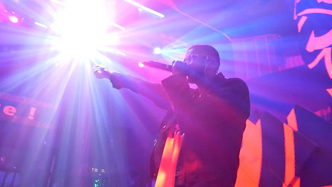 rapper Xay Dryz performing "legendary Steppers" & "Scary Hours"