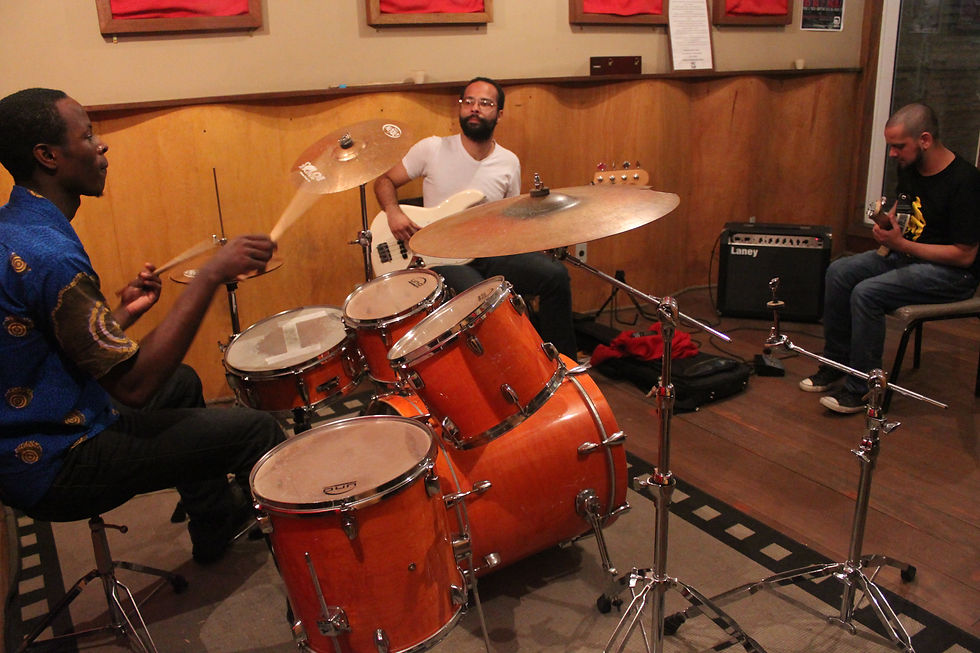 Idowu akinruli - african jazz - akin percussão - ibeji - NIgeria.JPG