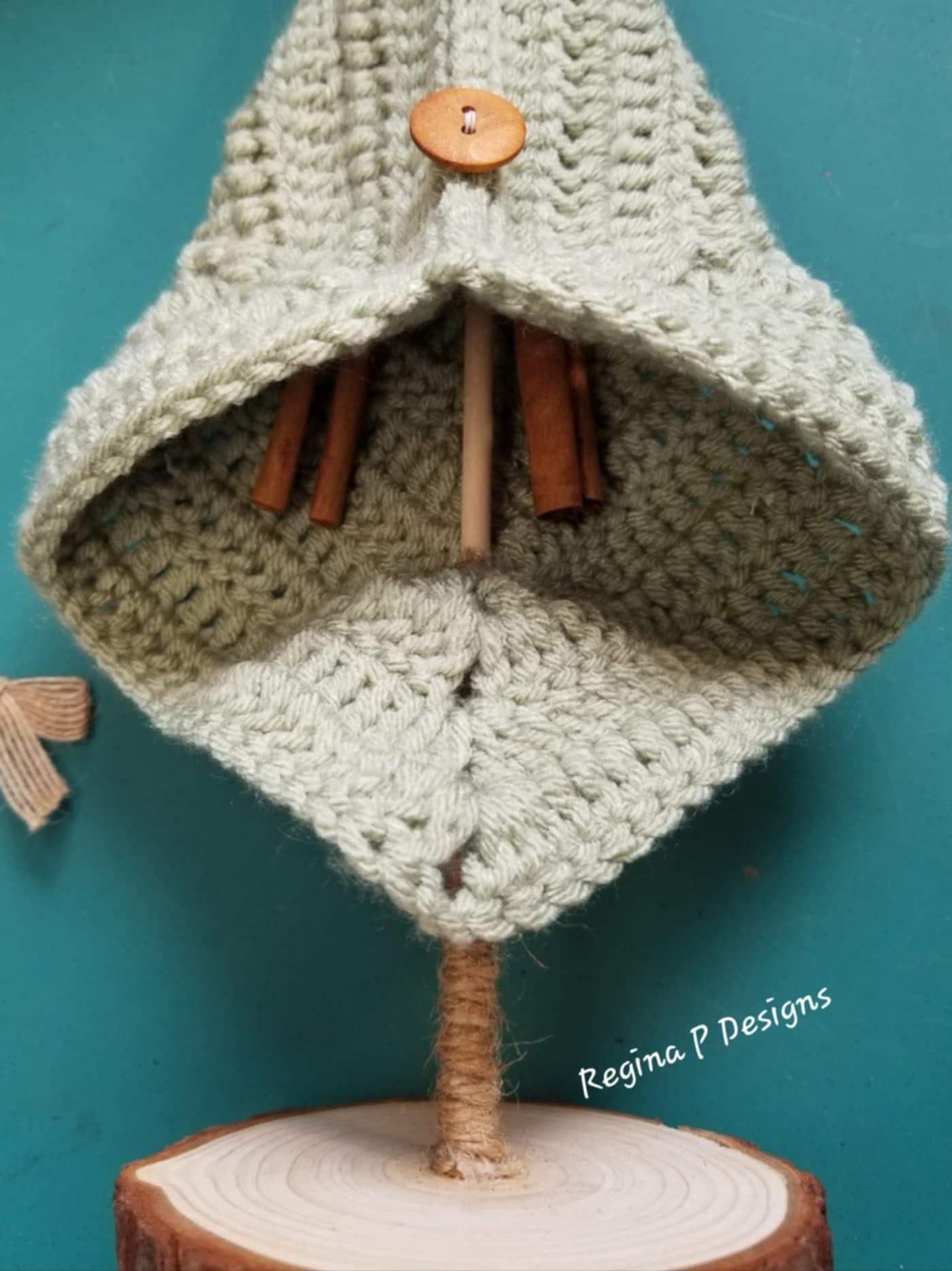 Christmas Button Tree crochet pattern from Regina P Designs