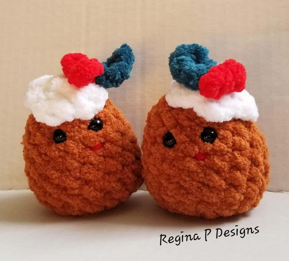 Christmas Cake Plush crochet pattern from Regina P Designs