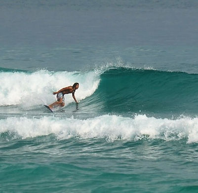 dede performing bottom turn