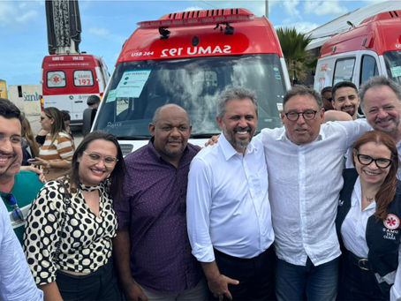 Prefeito Maurício Pinheiro recebe ambulância 0km para o SAMU de Senador Pompeu