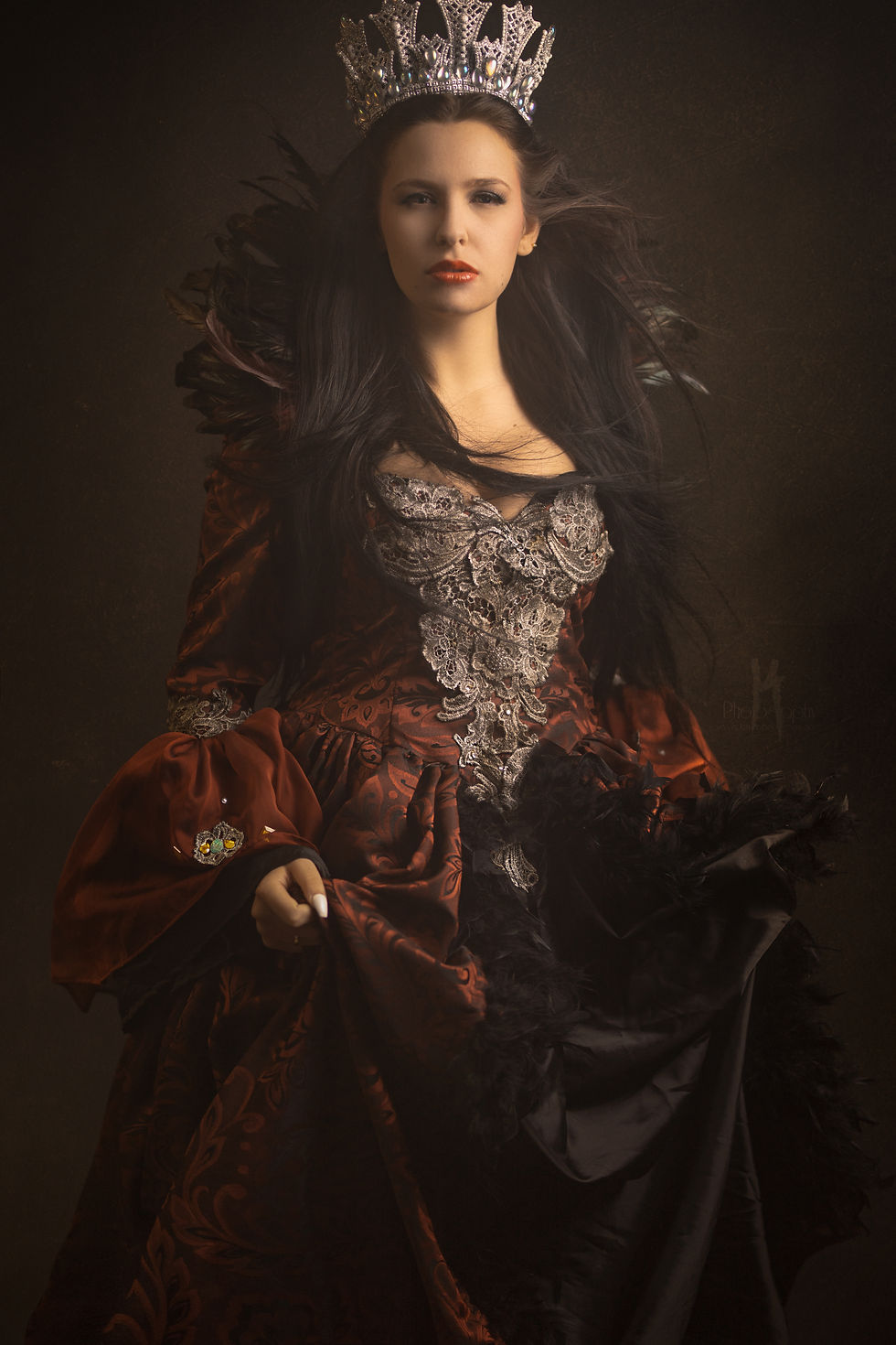 LONG LIVE TO THE QUEEN