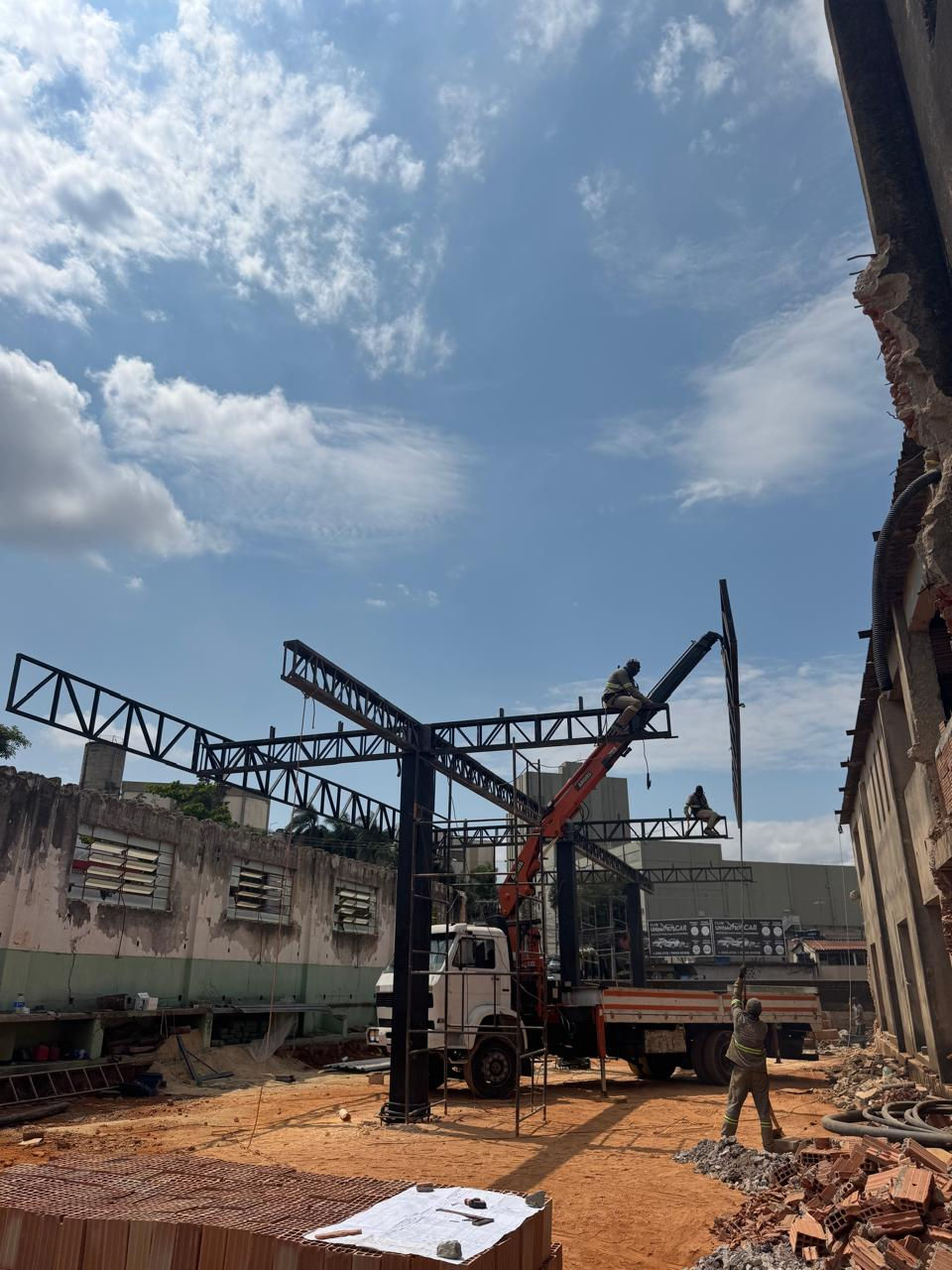 Miniatura: Telhado em Estrutura Metálica