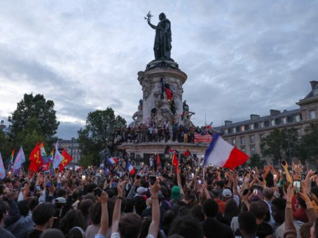 Législatives 2024 : Une Assemblée nationale bouleversée – Union de la gauche en tête, RN en déclin, et un record de participation