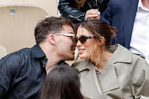 Iris Mittenaere et Antoine Dupont officialisent à Roland-Garros : un couple qui fait jaser