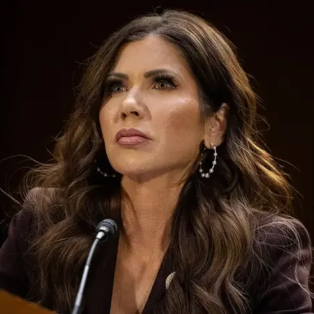 Donald Trump renvoie Kristi Noem, Markwayne Mullin pressenti à la tête de la Sécurité intérieure