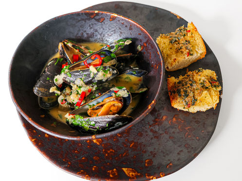 Moules Marinières with Garlic Bread