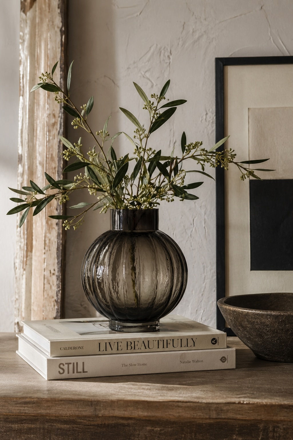 Smoked ribbed glass vase with rounded shape for floral arrangements