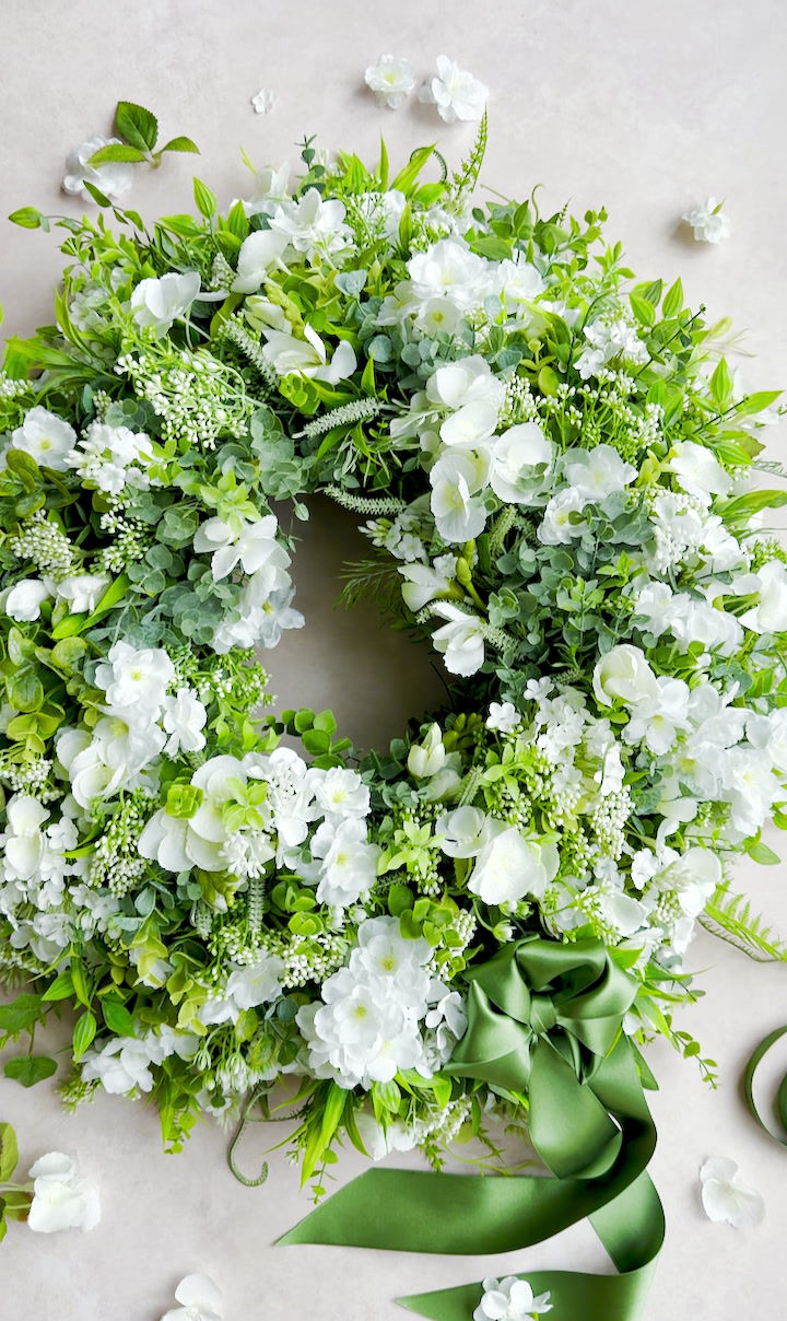 Thumbnail: nordic-spring-blossom-white-flower-spring-wreath-whispering-lily.jpeg