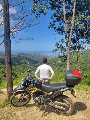 Moto AKT TTR 200 en mirador de Minca, renta un moto con nosotros hoy.jpg