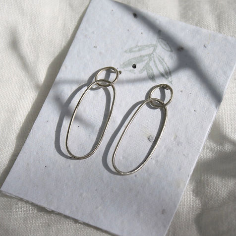 Minimal drop earrings