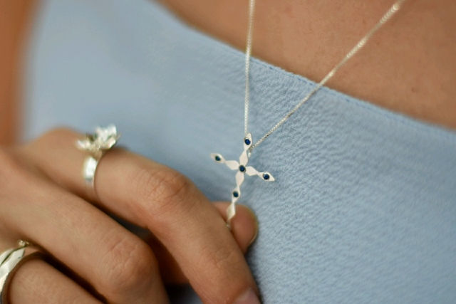 Colar Crucifixo Com Pedras