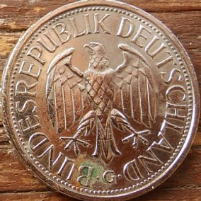 1 Марка, 1981 года, ФРГ, Германия, Німеччина, Монета, Монеты, 1 Mark 1981, BUNDESREPUBLIK DEUTSCHLAND, Oak leaves, Дубовые листья на монете, Coat of arms, Герб, Fauna, Фауна, Пташка, Bird, Птица, Eagle, Орел на монете.