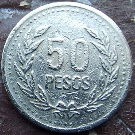 50 Песо, 1994 года, Колумбия, Монета, Монеты, 50 Pesos 1994, Republica de Colombia, Рослинний орнамент, Floral ornament, Растительный орнамент на монете, Coat of arms of Colombia, Герб Колумбии на монете.