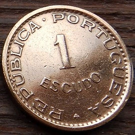 1 Эскудо 1973 года, Мозамбик, Монета, Монеты, 1 Escudo 1973, Mocambique, Coat of arms of Portuguese Mozambique, Герб Португальского Мозамбика на монете.