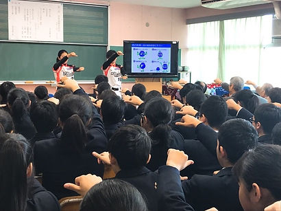 目の体操の様子