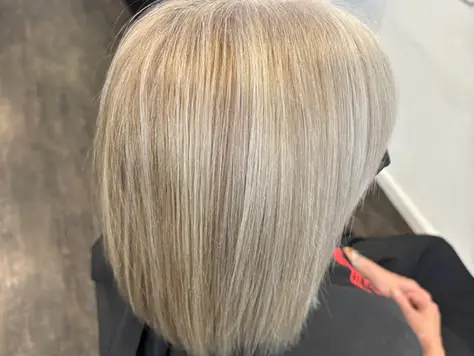 Transitioning to Grey Hair Gracefully