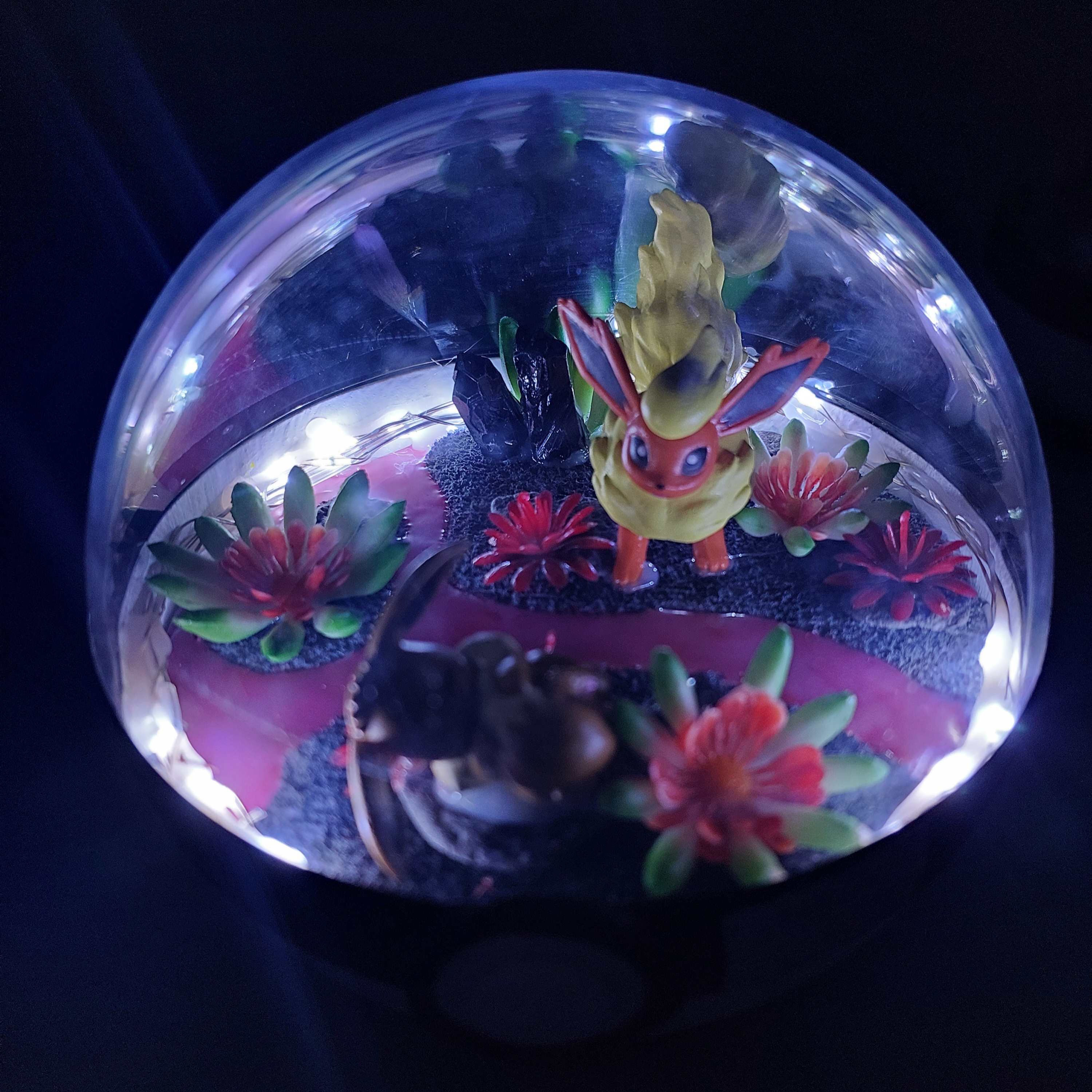 Eevee and Flareon habitat ball 12cm
