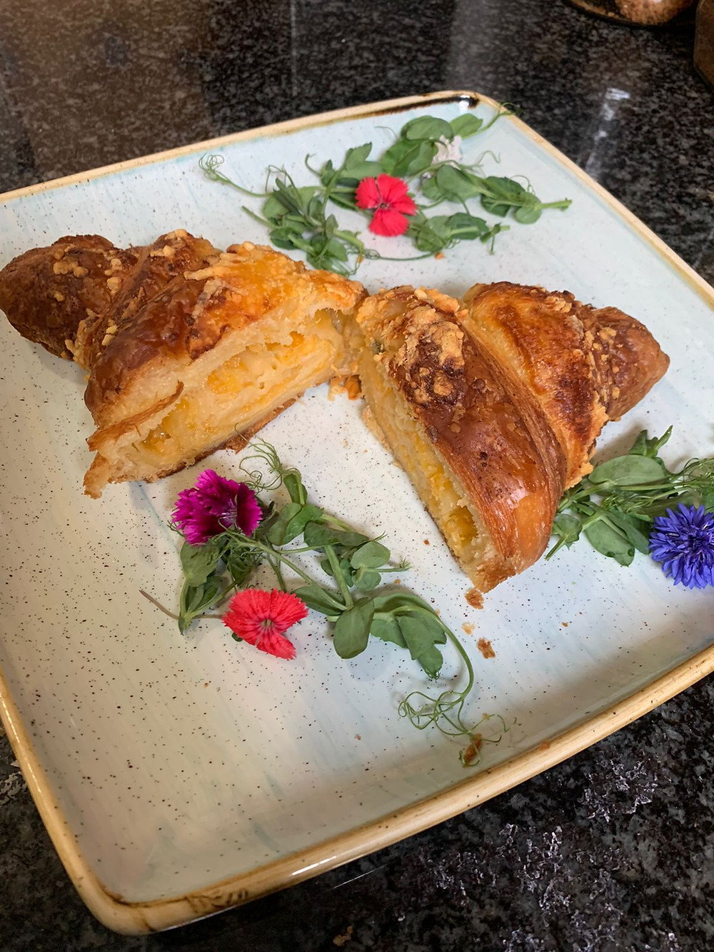 Toasted cheese from Yolis