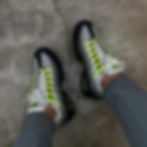 Nike Air Max 95 Big Bubble OG Neon am Fuß in einer On-Foot-Aufnahme