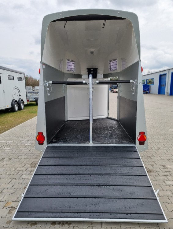 Thumbnail: Humbaur-aanhanger, Equitos Alu Plus 2000-model met zadelkamer en zijdeuren.