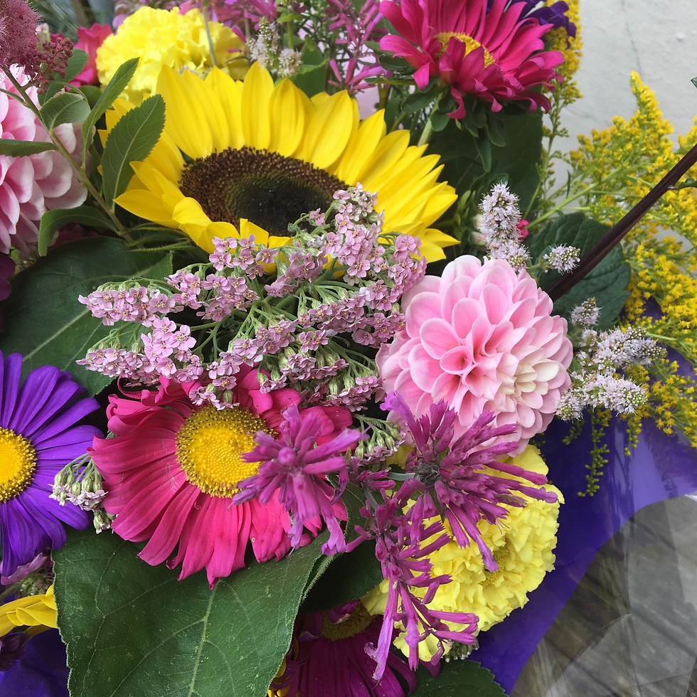 Thumbnail: Gift Handtied Bouquet