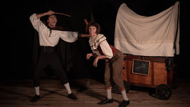 "El gran Merlot presenta «El truco de la mujer sin cabeza»": humor, precisión y circo