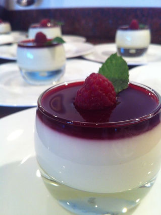 Low fat Panna cotta with wild berry compote, an elegant live bio breakfast.