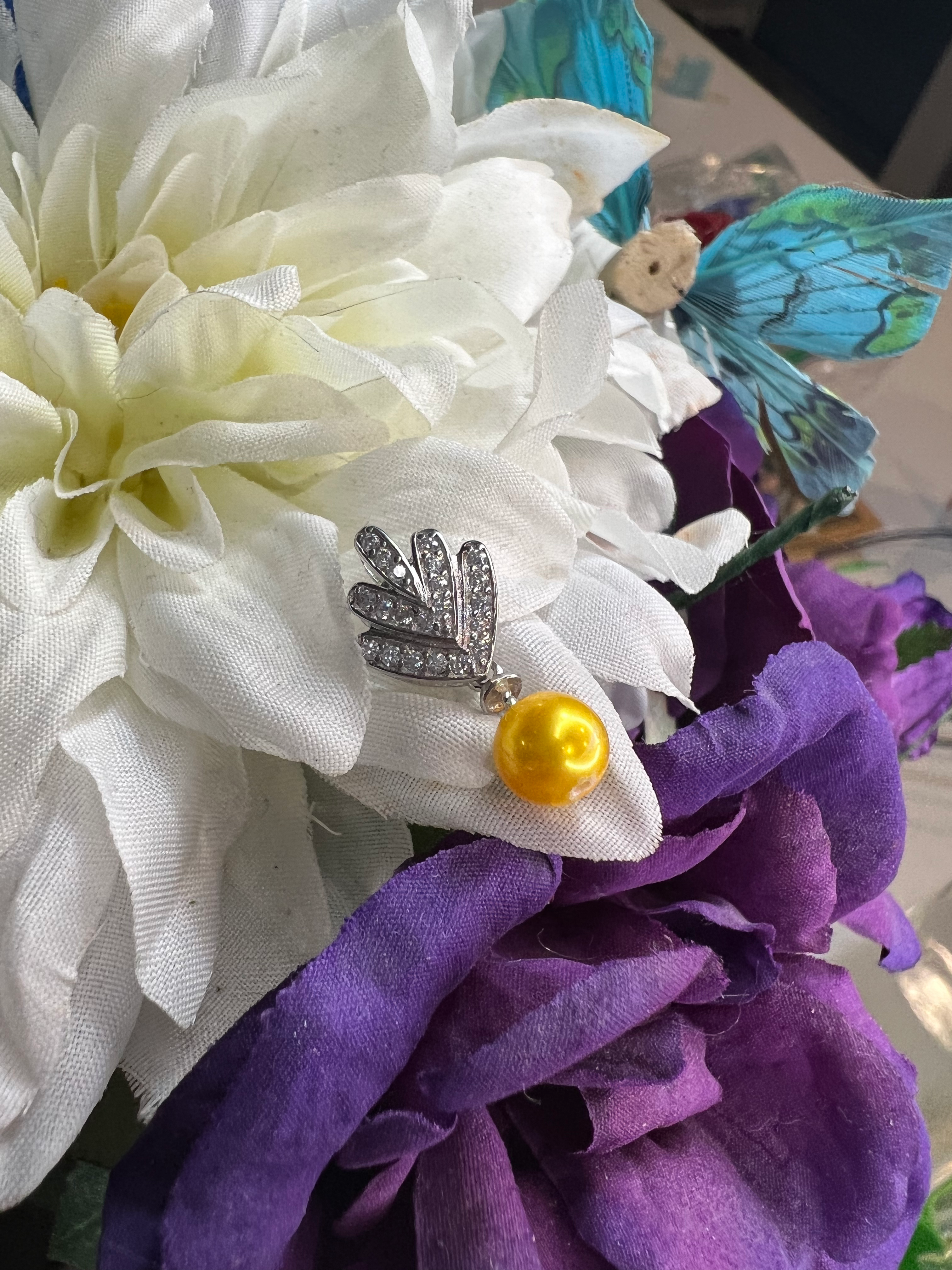 Feather pendant 