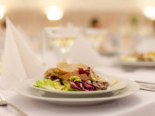 How to Find the Best Wedding Caterer: 20 Questions to Ask