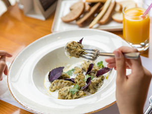 6 Reasons to Hire a Catering Company for a Private Event