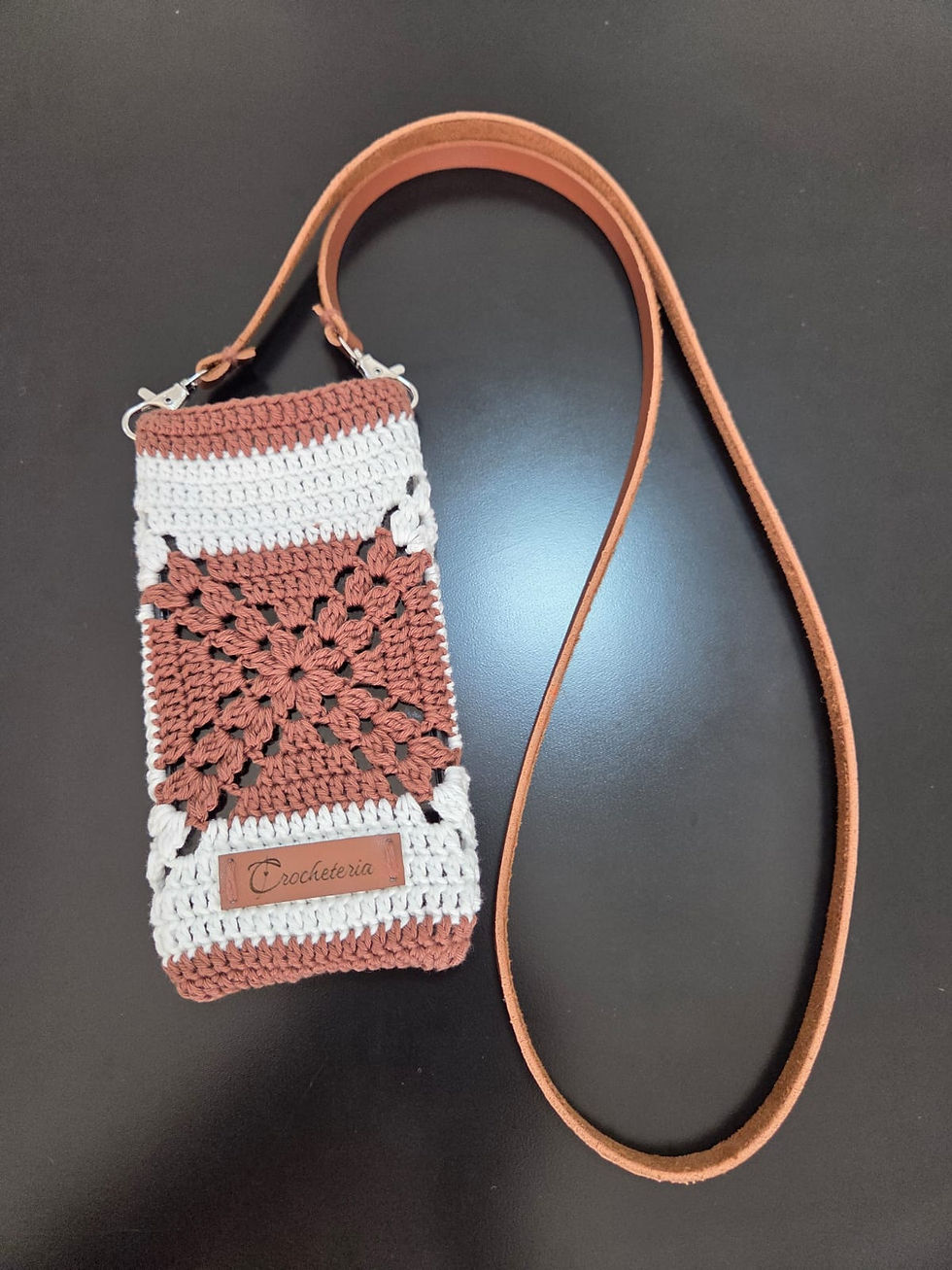 phone bag bem-me-quer da Crocheteria