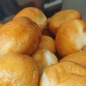 Small round magwinya