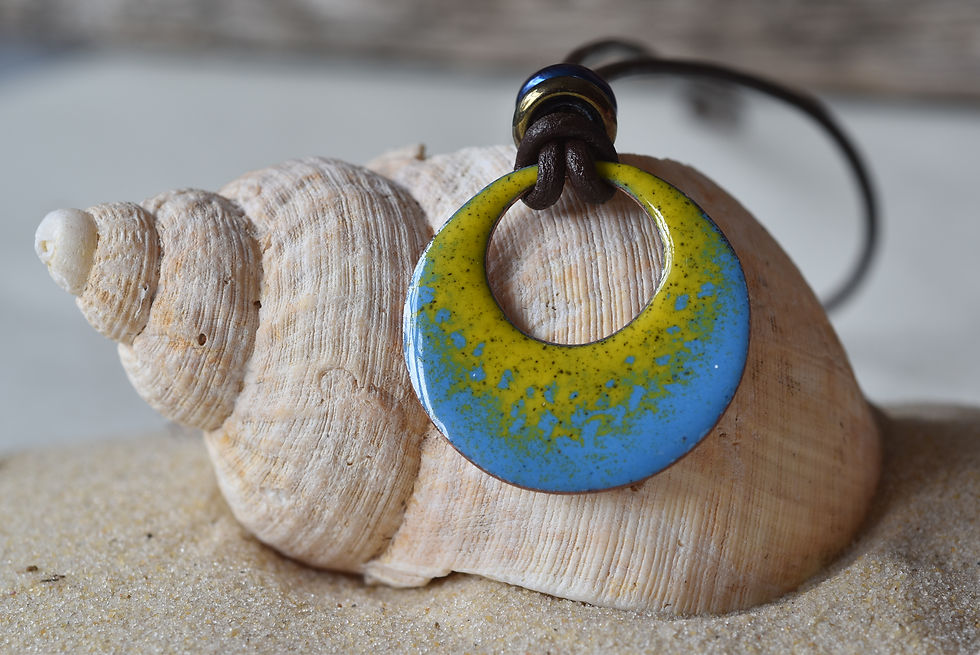 Thumbnail: Open circular pendant - yellow and blue