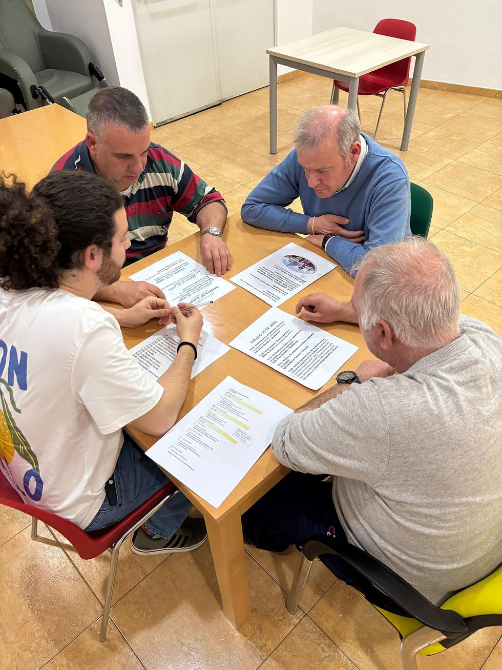 Equipo de validadores Lo hacemos fácil de ASPRONA en Almansa con el programa de la Batalla.