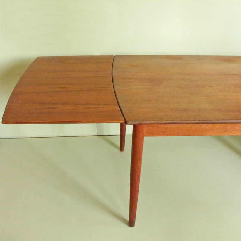 Miniature : Table scandinave en teck 6/10 pers.