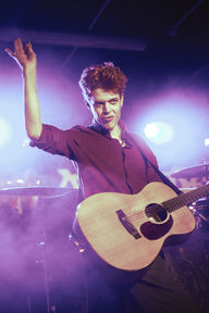 Hannah Grae performing in Manchester