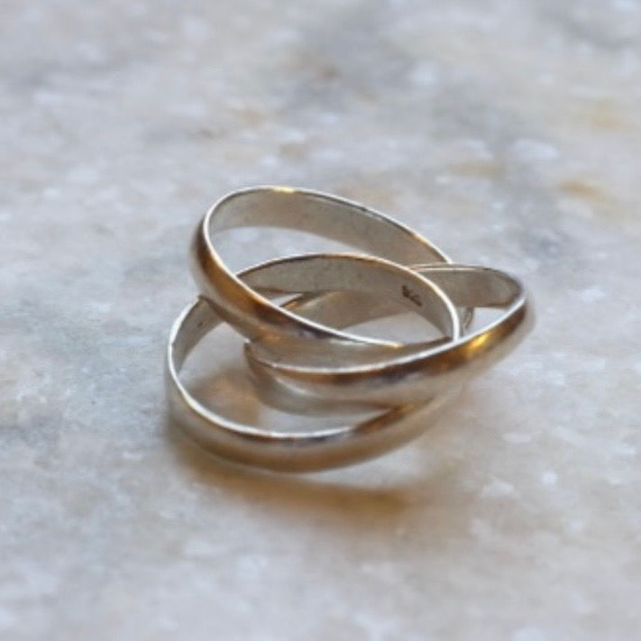 Thumbnail: Entwined ring