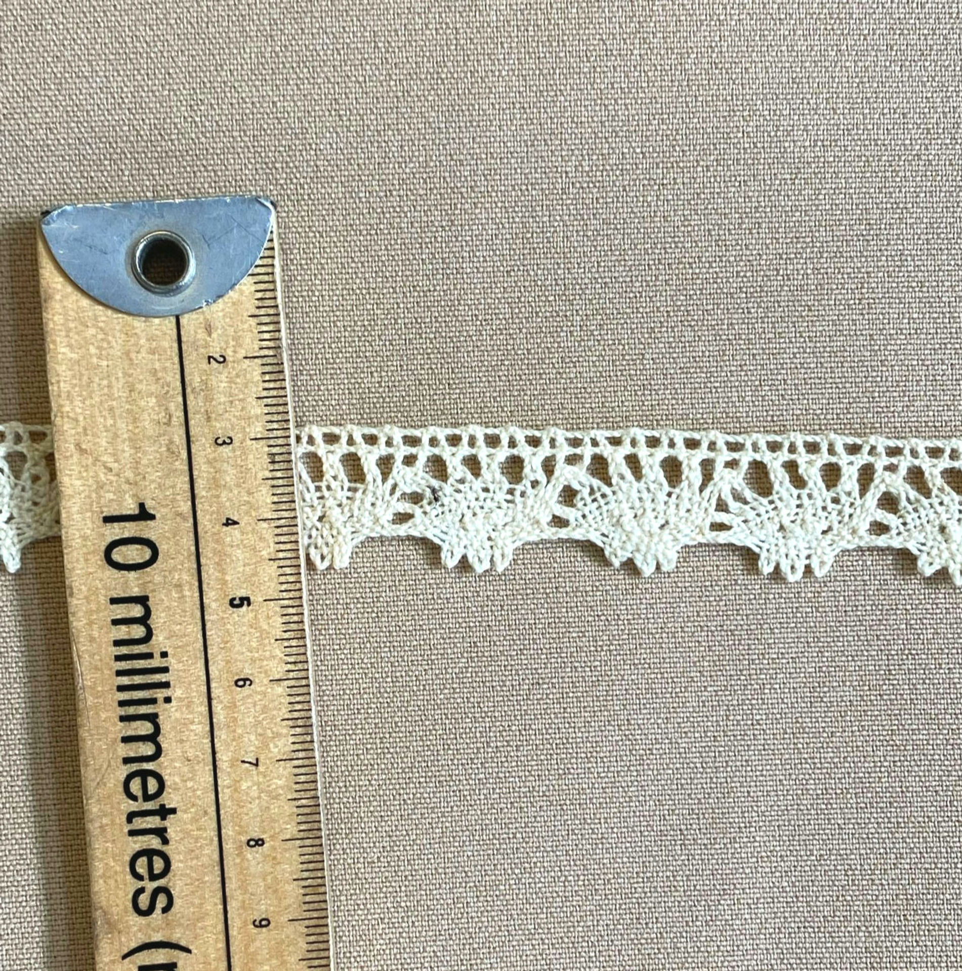 3 Meters for £1 - Beige Ecru Cotton Crochet Lace Trim (TR36)